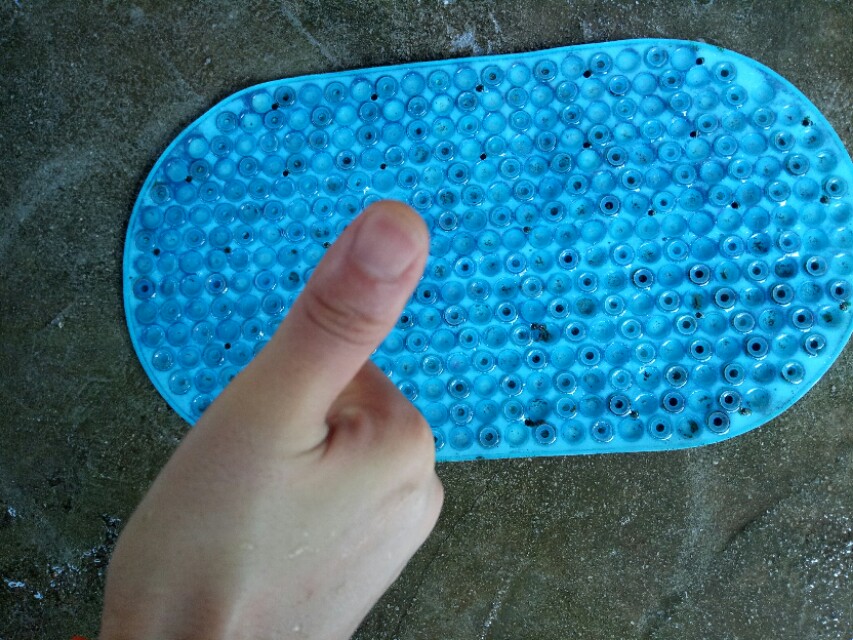 带洞的软pvc地垫脏了怎么清洗,纯羊毛皮地垫的正确清洗方法