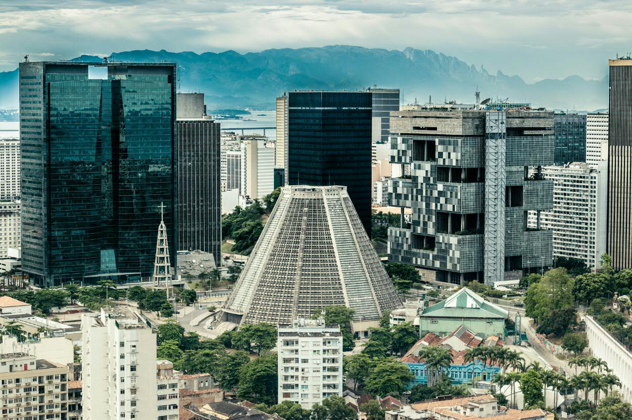 疫情下的巴西，天堂与地狱仅一街之隔，同在耶稣庇佑下的两种人生