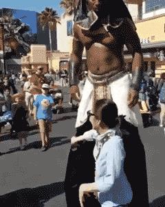 搞笑gif你们这些城里人太会玩了,搞笑gif逗比的世界你永远理解不了