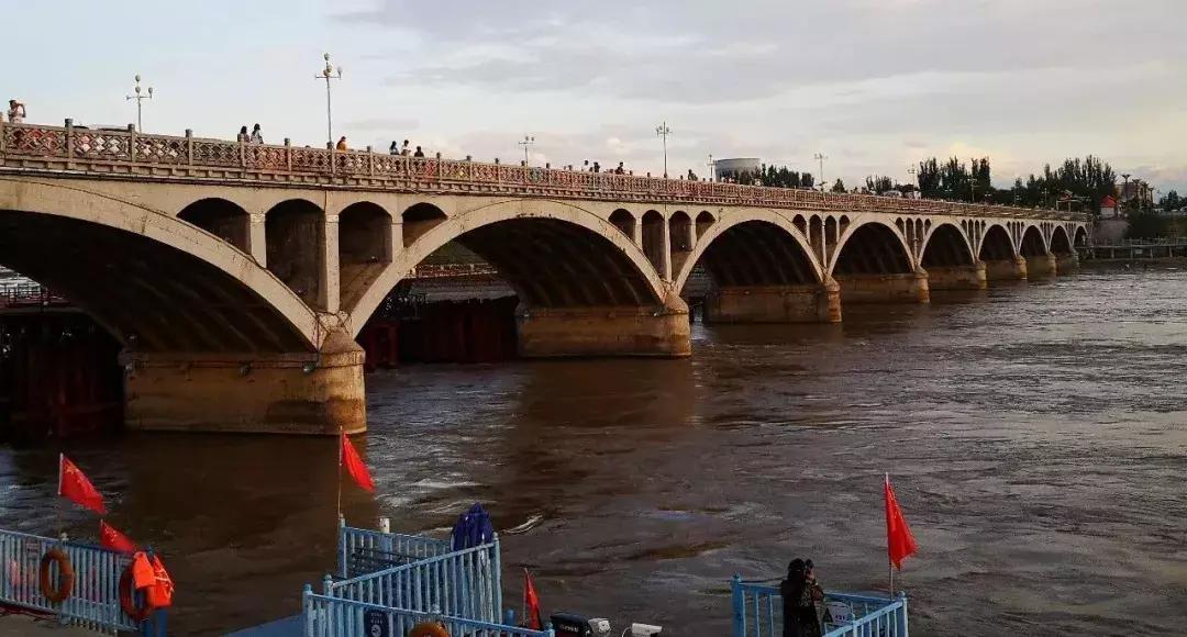 美丽伊宁市美景,美丽的伊宁城市