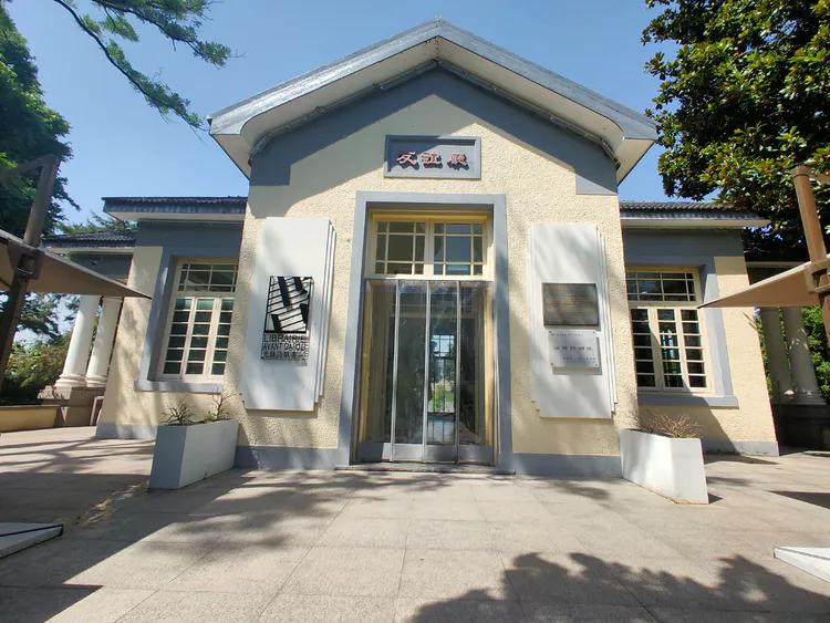 曾作为禁地，与外界隔绝二百六十多年的“玄武湖”，今日锣鼓喧天