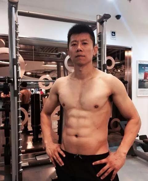 李现有没有腹肌,李现的真腹肌