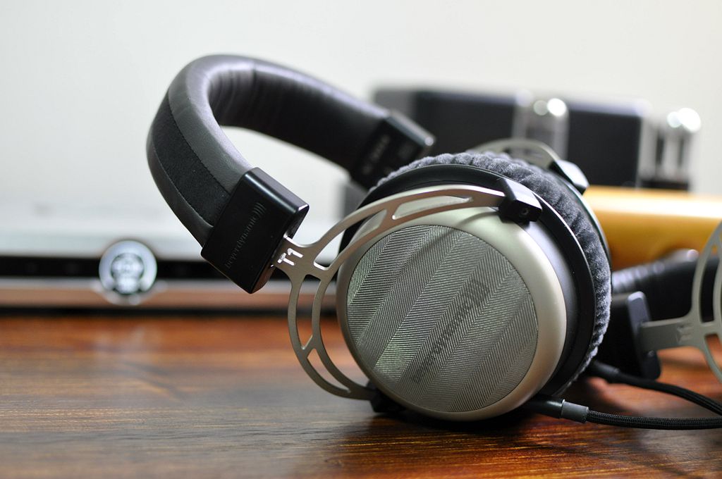 浅入耳耳机和半入耳耳机哪个好,浅入耳式和半入耳式耳机哪个好