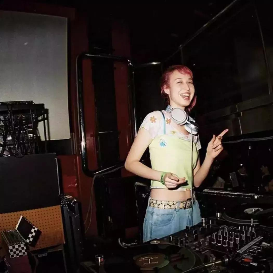 除了那位「E奶」女孩以外,DJ圈还有许多值得关注的小姐姐存在！