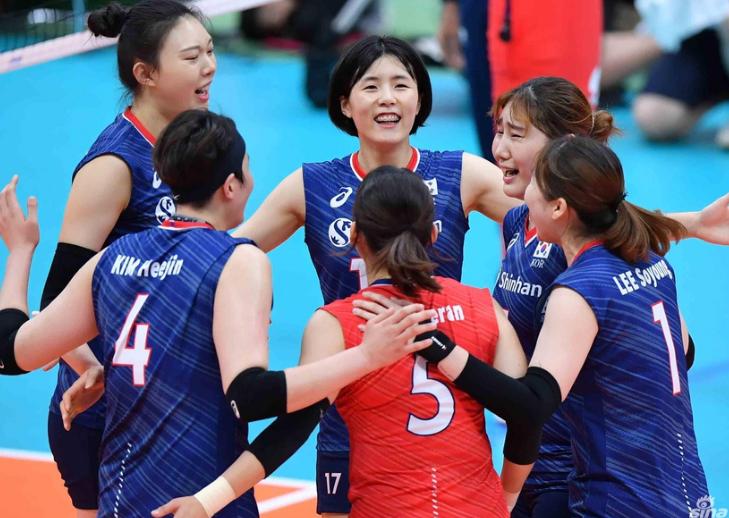 给面儿！非洲冠军输球也开心，两大劲敌遭阻击这两队在暗助女排