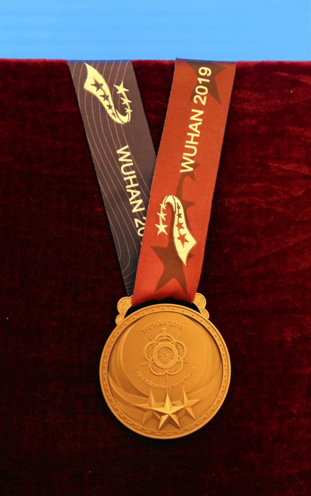 军运会部队获奖归来欢迎仪式,军体运动会奖杯