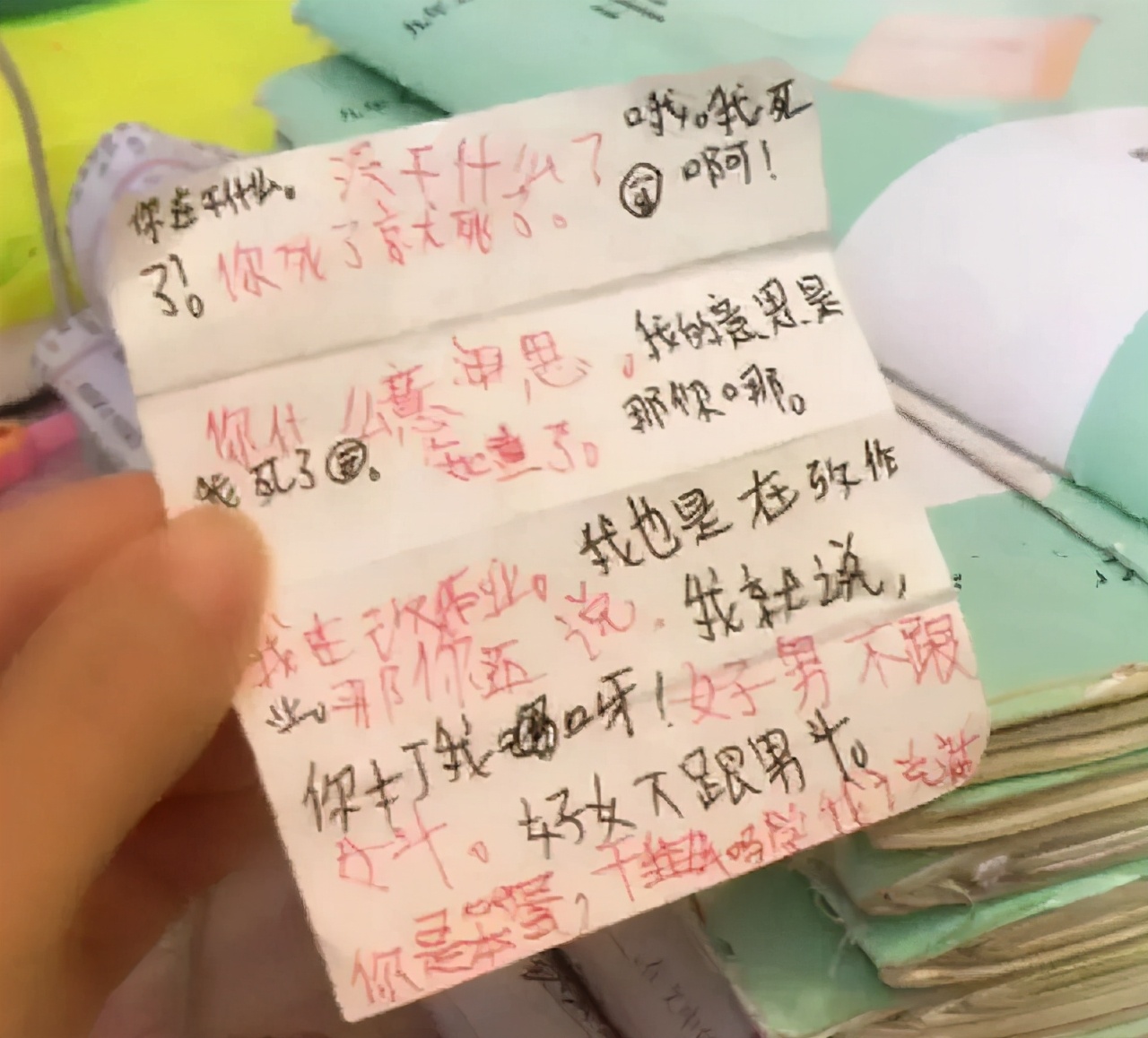 小学学生写情书,学生写情书被老师发现了