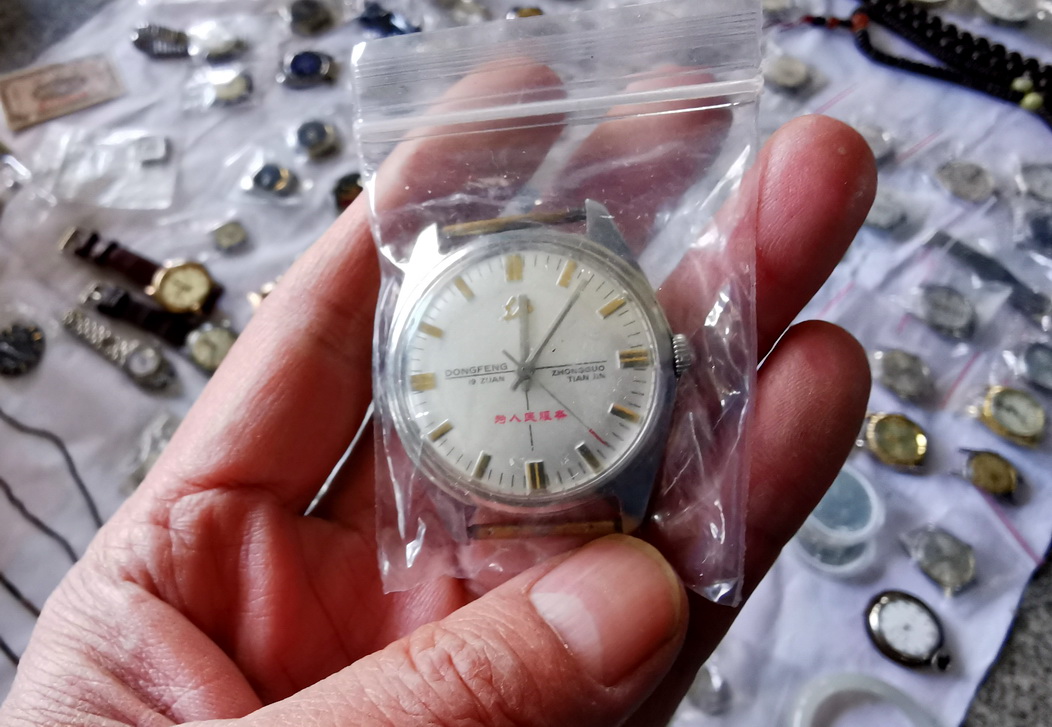 古玩市场古董表,逛古玩地摊淘到旧书