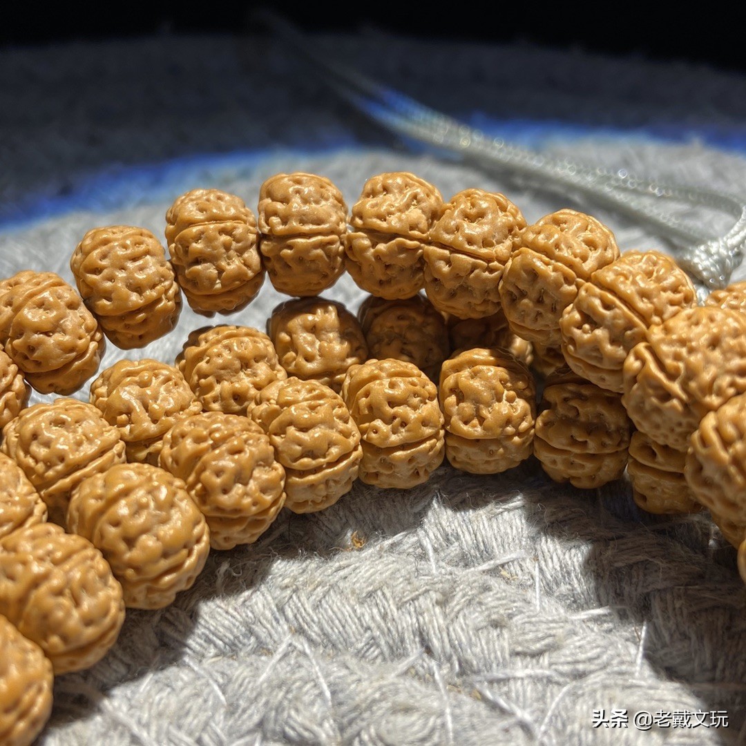 赏好物教学交流，今日给大家带来的是一串极品小金刚