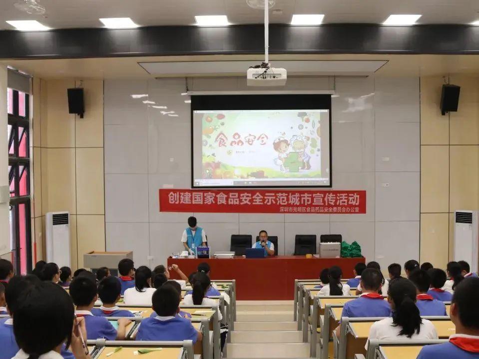 聚四海英才之荟萃，光明这所高标准学校正在崛起