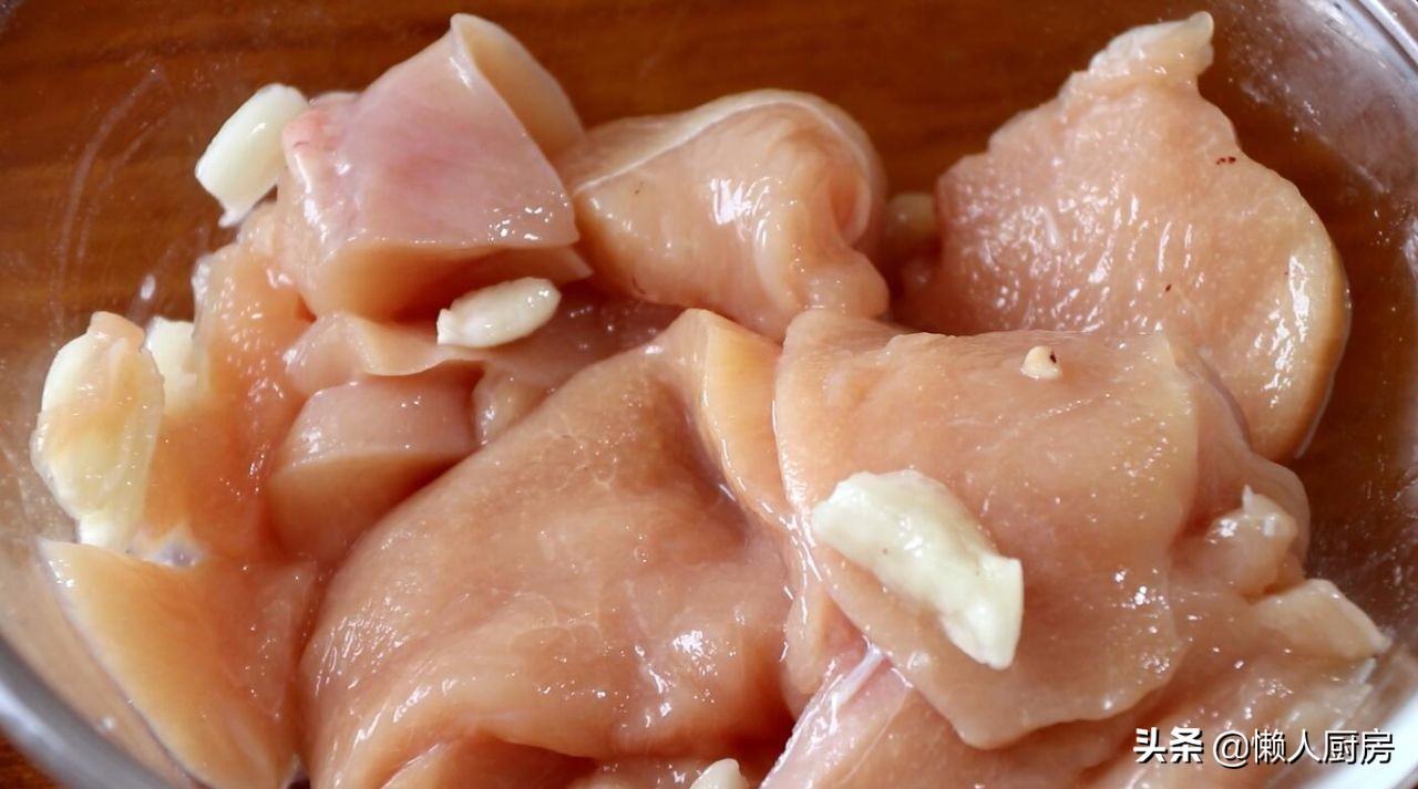 减肥如何煎鸡胸肉好吃,煎鸡胸肉跟水煮鸡胸肉