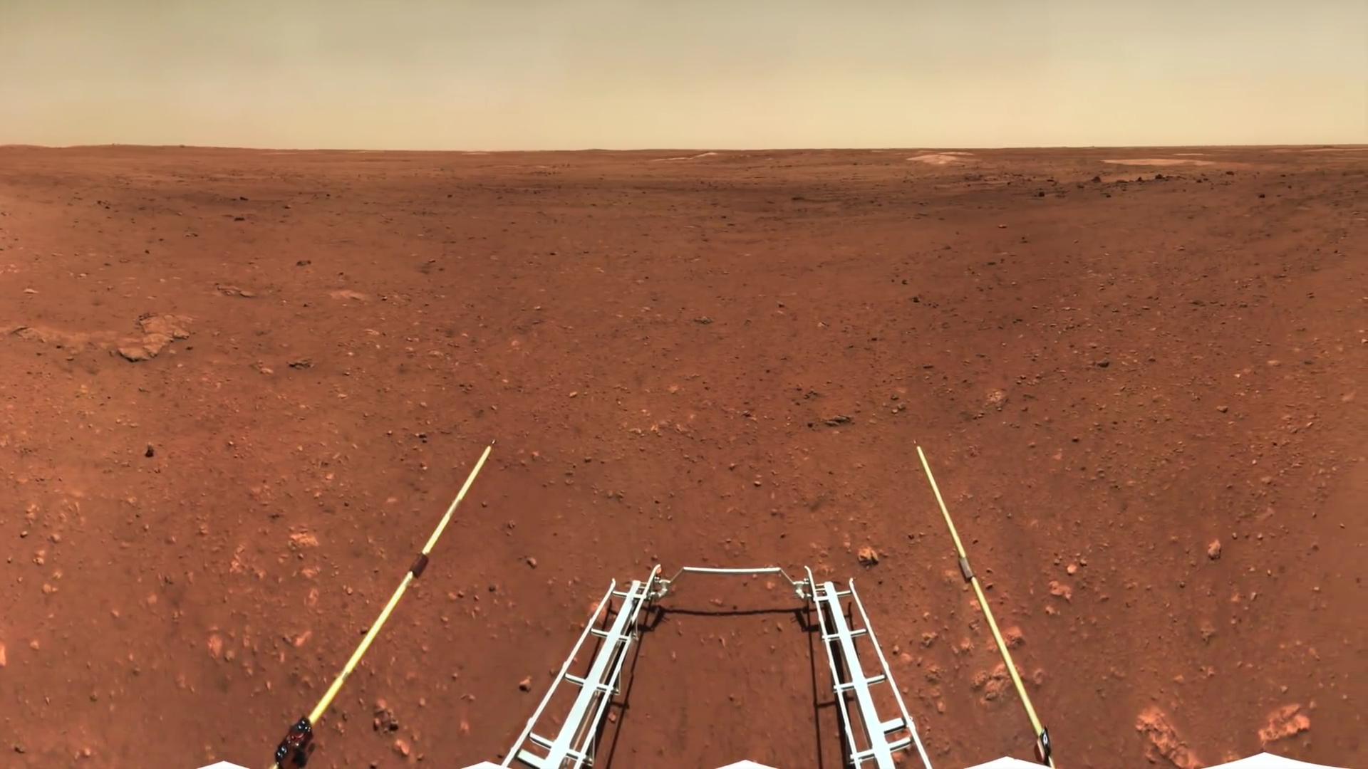 5500万公里外：中国祝融号拍摄的真实火星影像，一片荒凉