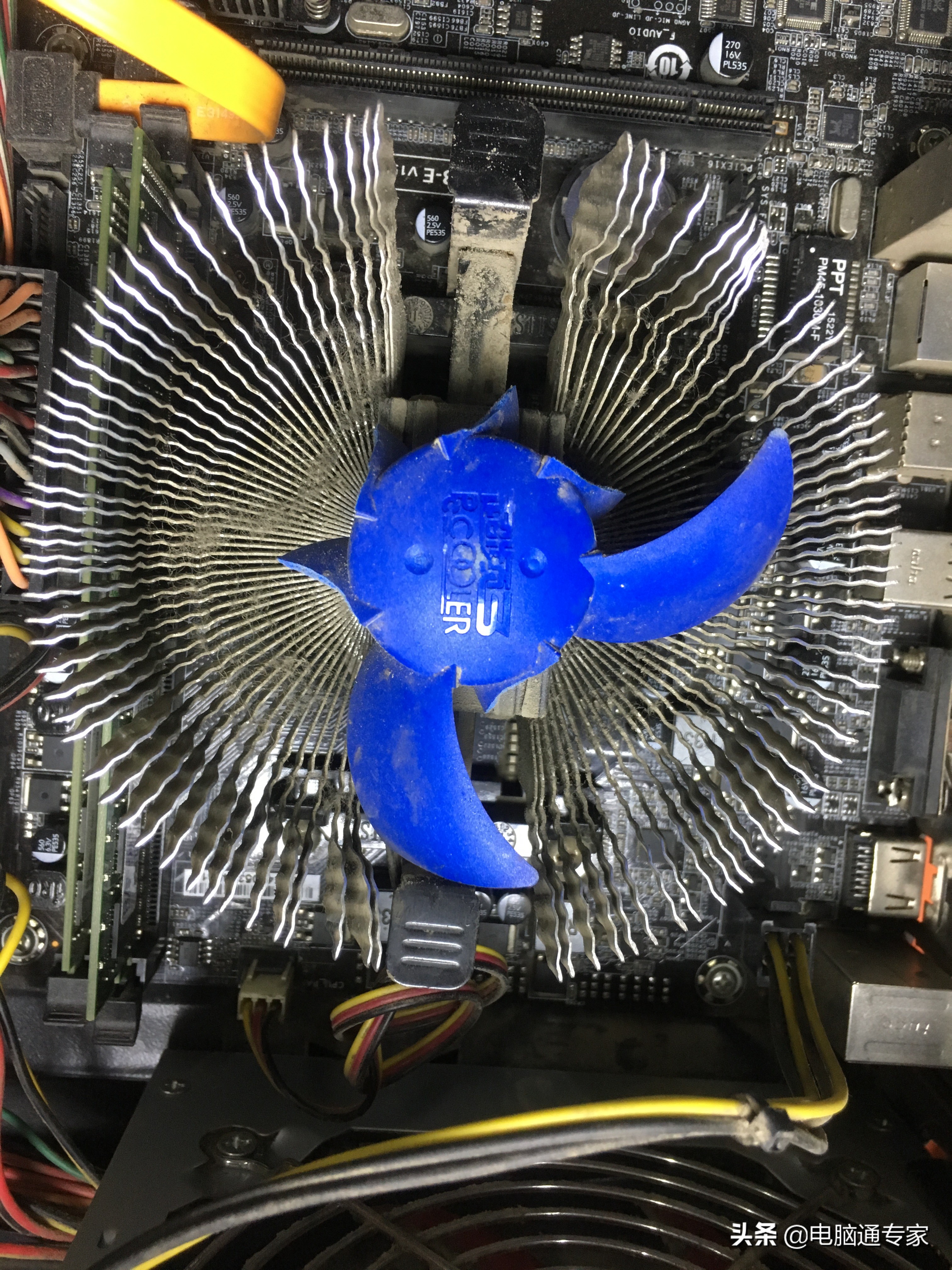 电脑风扇灰吹不掉,电脑风扇怎么清理全是灰擦不干净
