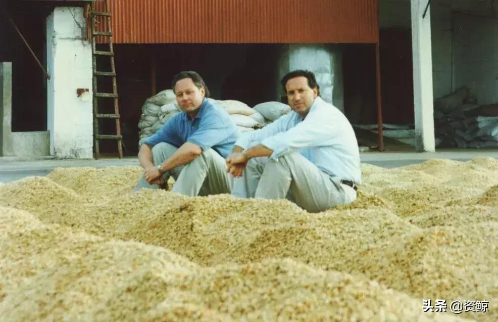 星巴克创始人舒尔茨励志视频,星巴克创始人谈创业