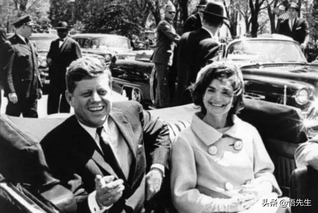 年轻时的霍金照,霍金年轻时照片有多帅