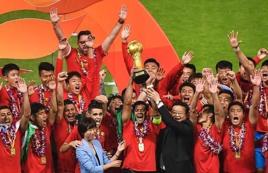 买壳回忆，如何让球队从业余变成专业，看看这两家俱乐部就知道了