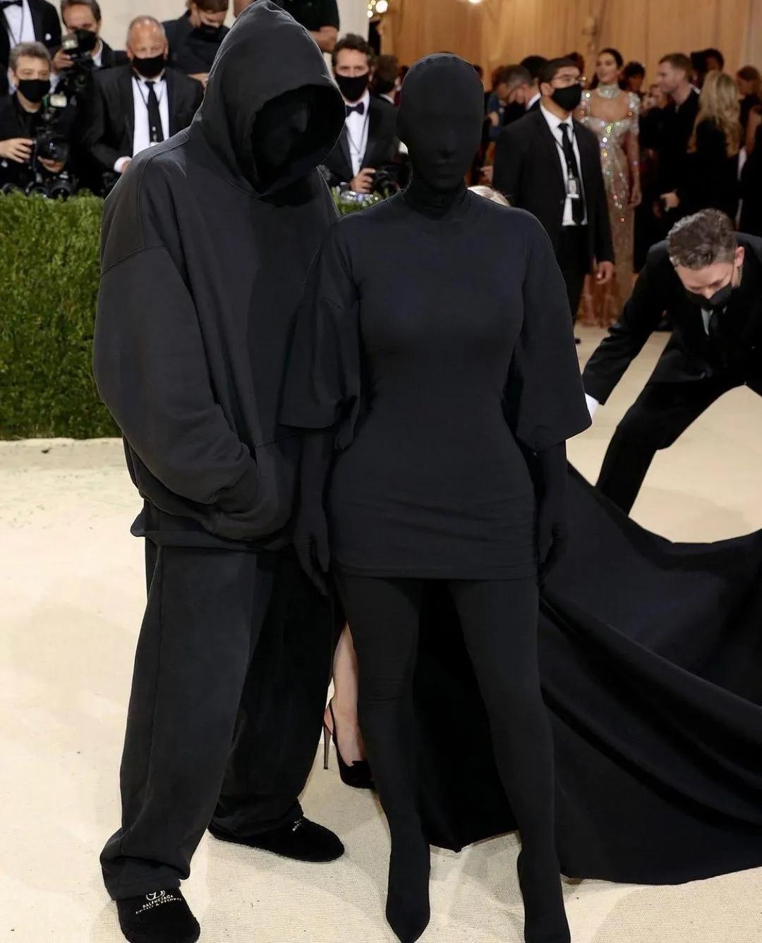 卡戴珊连体衣外穿高大上,卡戴珊巴黎世家蓝色连体衣