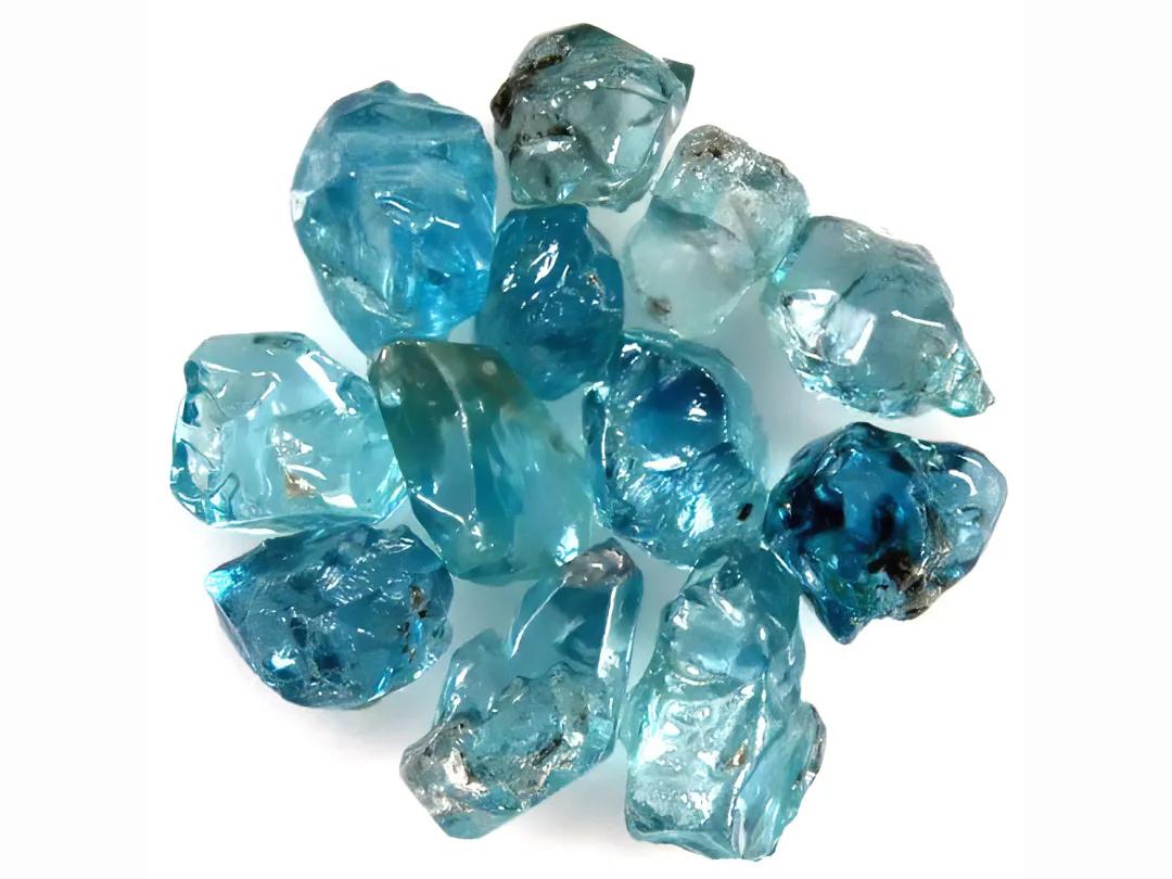 蓝宝石常见仿品及其鉴别特征,蓝宝石主要产地及鉴定方法