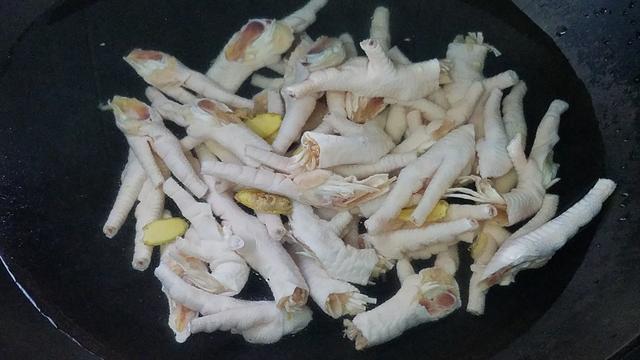 柠檬鸡爪做法家庭版简单不辣无骨,柠檬鸡爪这样做超好吃酸辣开胃