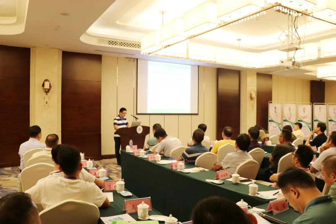 弘扬抗疫情精神医师节,弘扬抗疫精神致敬中国医生