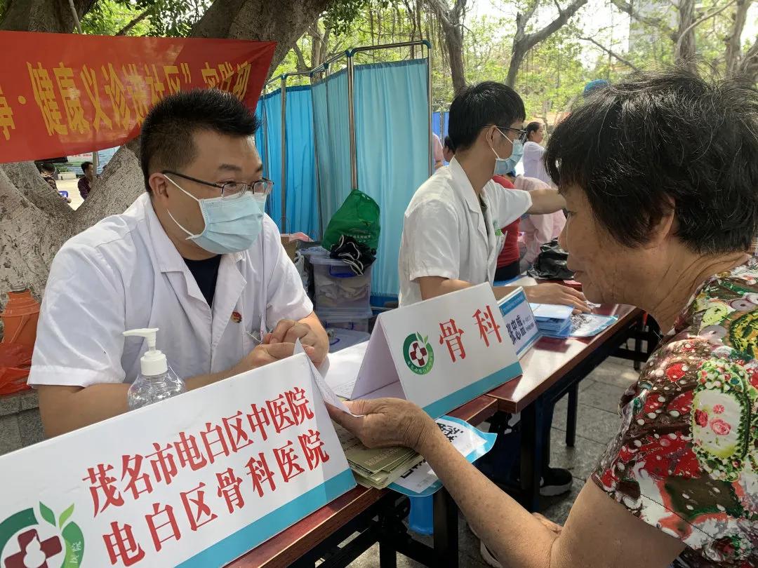 中医义诊进社区服务居民零距离,中医文化进社区健康义诊暖民心
