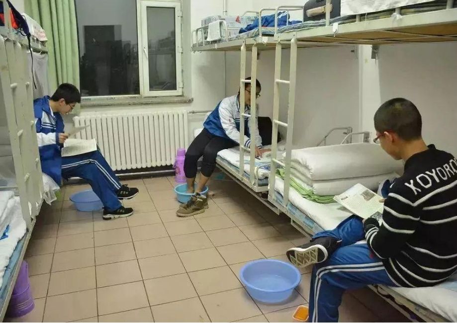高中生宿舍必备清单整理,高中生第一次住宿必备