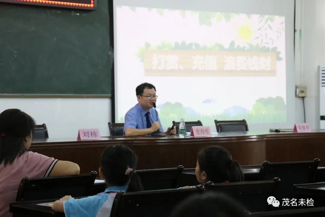 茂名中心小学法制副校长,法治副校长进幼儿园简报