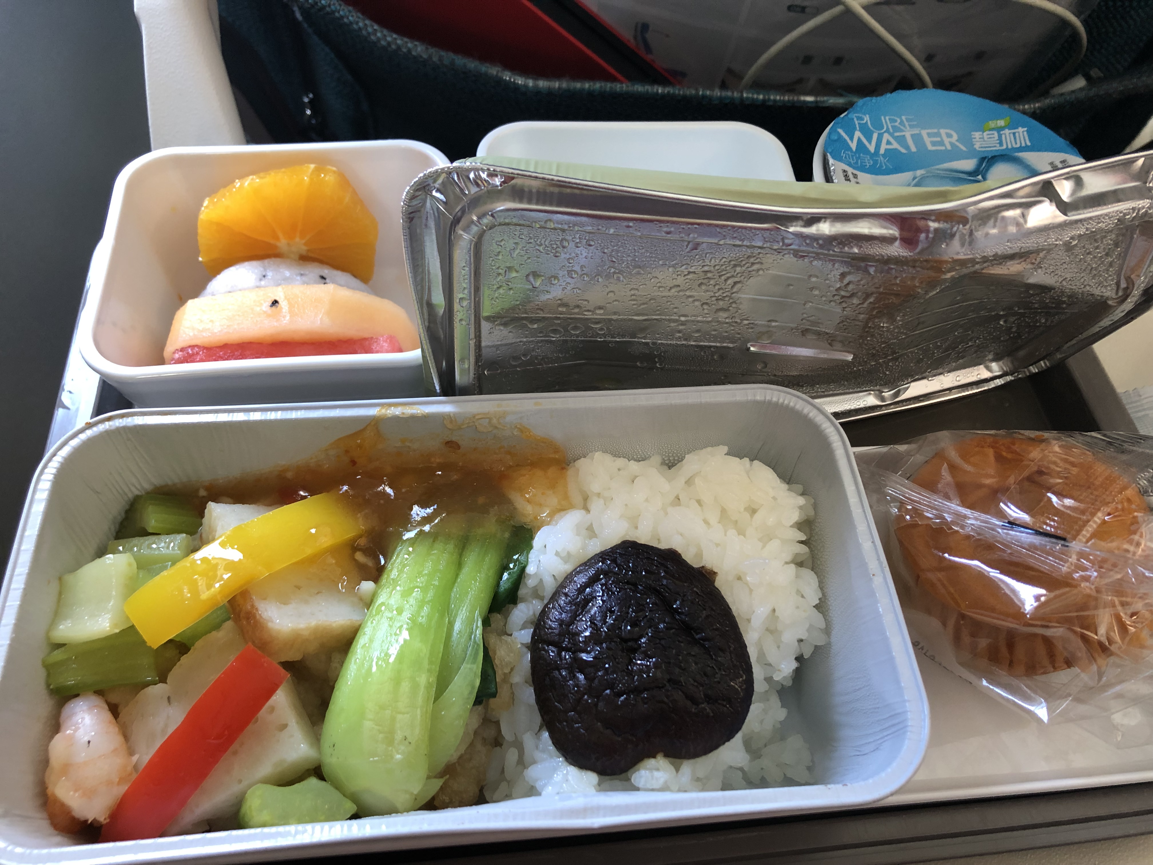 国泰航空有什么特别的,乘坐国泰航空长途飞机