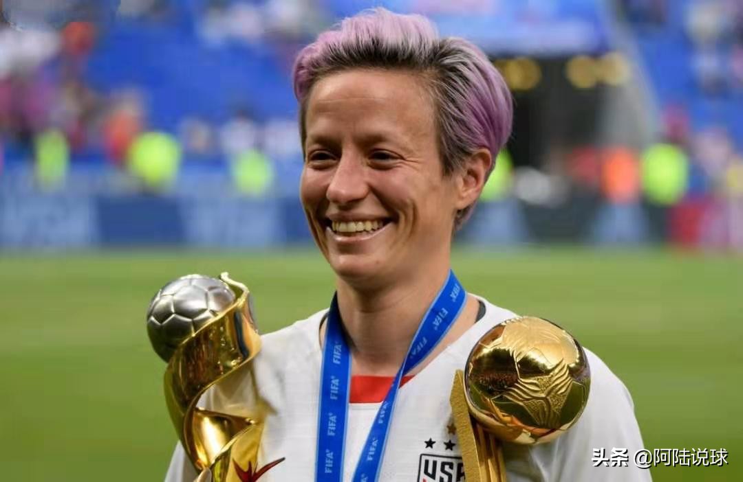 足球颁奖典礼梅西c罗全视频,fifa年度颁奖典礼梅西遇到大罗