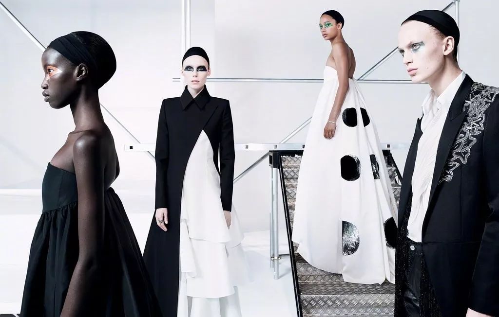 模特的身材视频,模特衣服和实际穿着对比