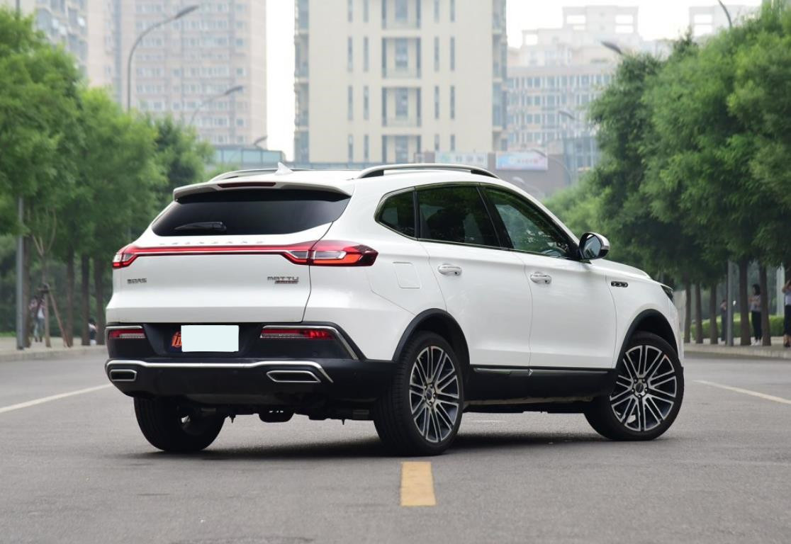 十五万落地尺寸最大动力最好的suv,12万落地的suv空间大动力强颜值高