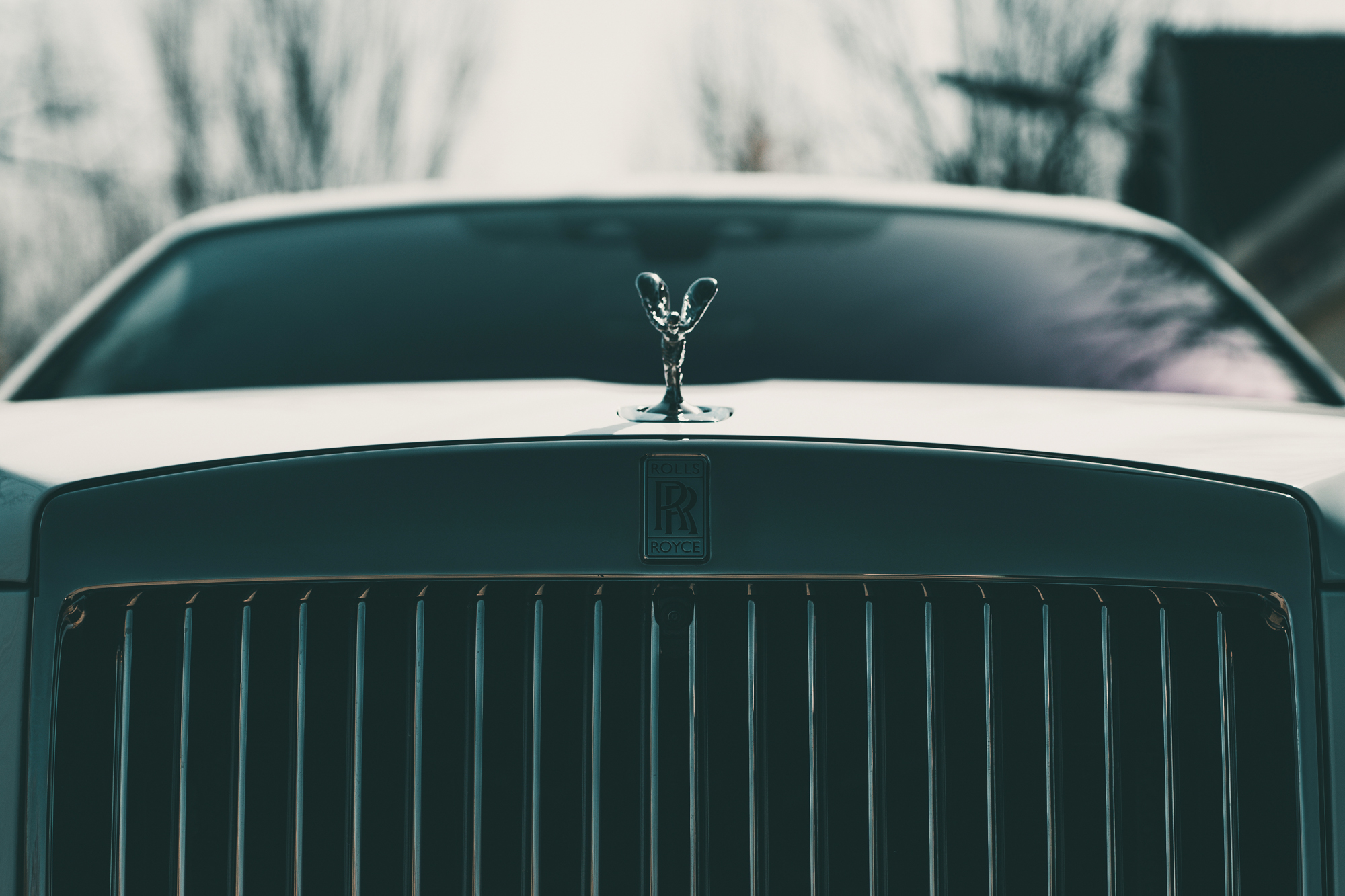 2022款劳斯莱斯古思特白色试驾,劳斯莱斯全新古思特驾驶感受