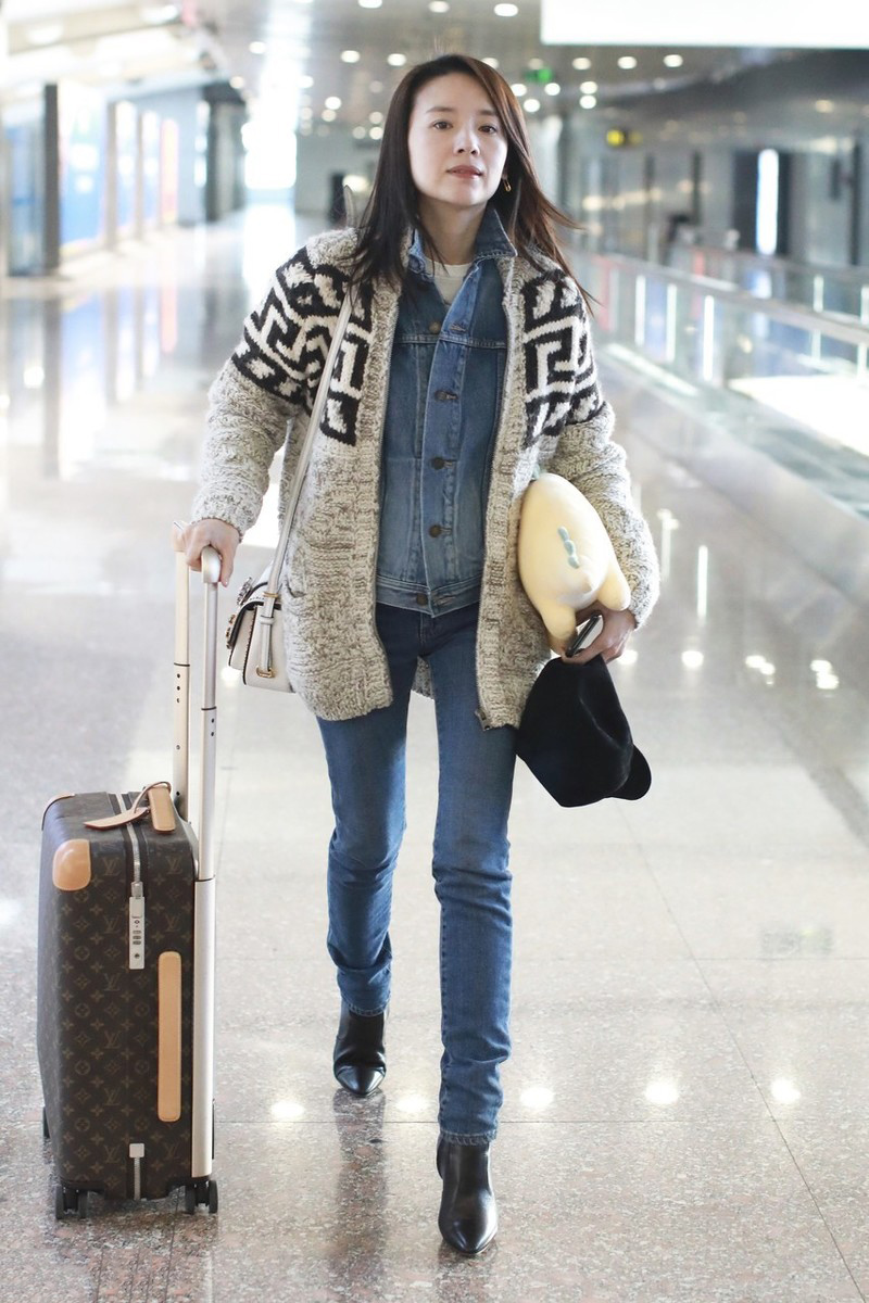 杨幂穿搭模仿张嘉倪,杨幂穿搭是模仿的谁