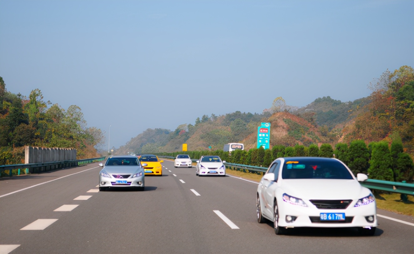 湿滑路面打滑怎么办,汽车雨天路面打滑补救
