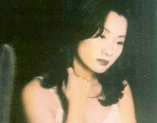 知名女星与已婚男同居18年，被当街扒衣殴打，怎么会沦落成这样？