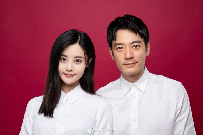 李光洁老婆结婚照P图太狠，网友嘲笑是“照骗”