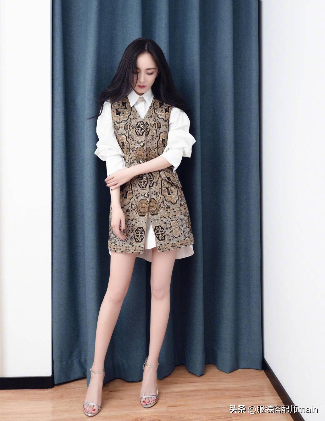 杨幂镂空v领白毛衣图片,杨幂v领针织衫温柔爆表