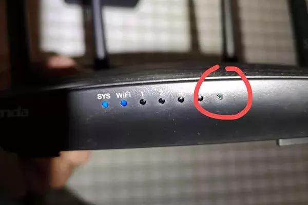 做spa被直播住酒店发现摄像头，还有姑娘租房被*拍偷**了半年