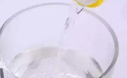 如何用清洁力强的洗面奶正确洗脸,怎样用洗面奶正确洗脸才能洗白