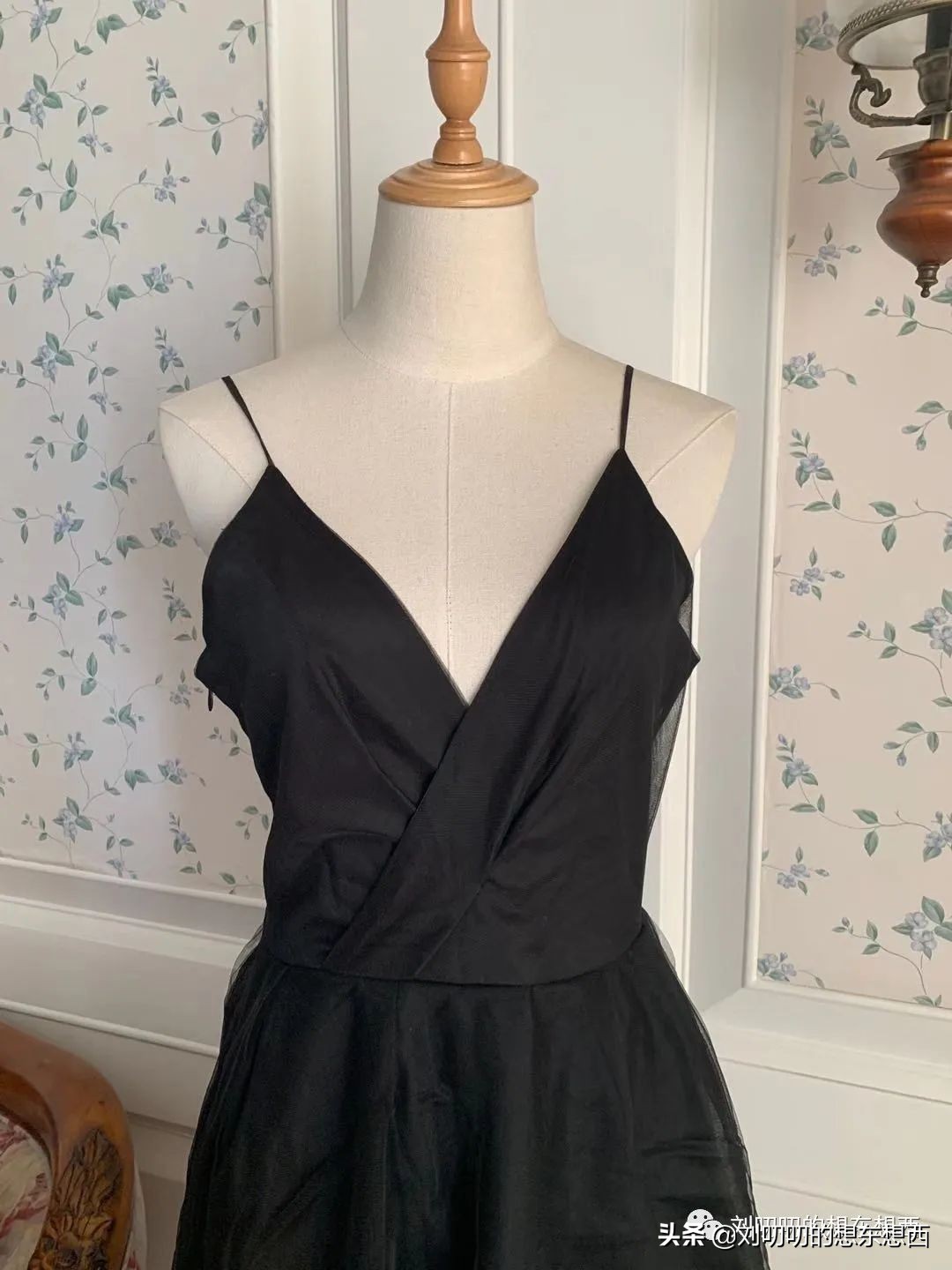 清冷风穿搭高级感冬,冬季素色长衣外套搭配