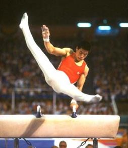 李宁时装周2018什么系列,李宁时装周帽子惹争议