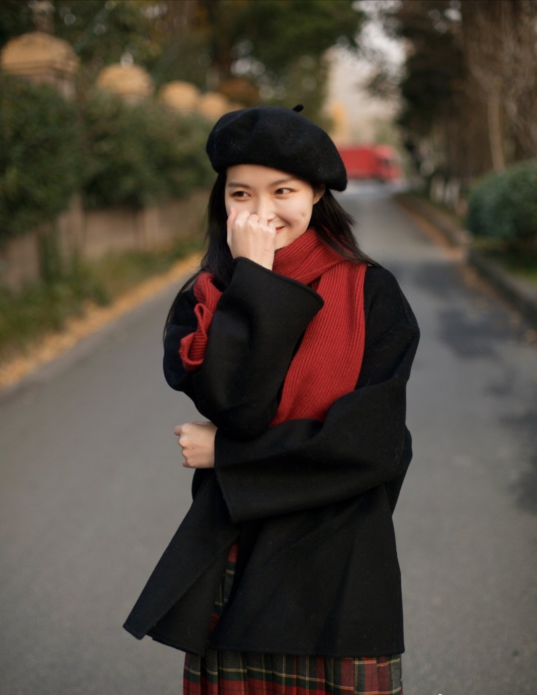 早春穿什么颜色显气质,想要穿出高级感穿对配色很重要