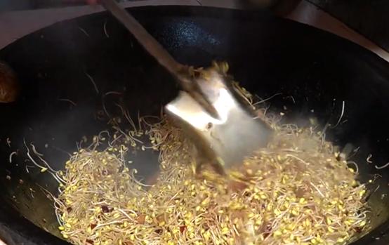 山东德州美女老板卖小吃,山东美女老板卖饺子