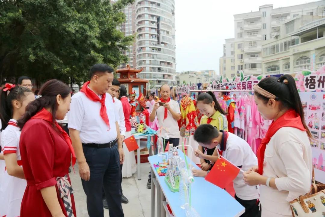 传承红色基因争当少先队员,传承红色基因争做新时代少先队员