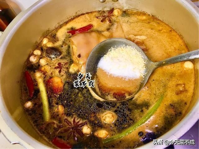 正宗家常酱肘子做法,家常酱肘子做法