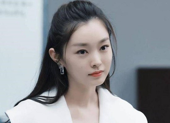 美白大作战水感透白精华,白瓷娃娃对美白皮肤管用吗