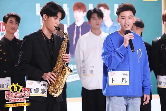 霍汶希探班谢霆锋美食节,霍汶希谢霆锋锋味发布会