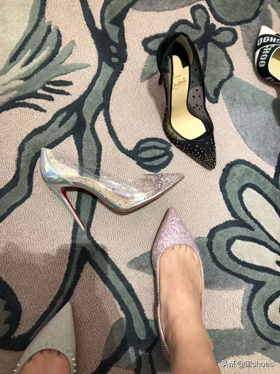 cl红底鞋和玛丽珍鞋区别,cl红底鞋和口红是一个牌子吗