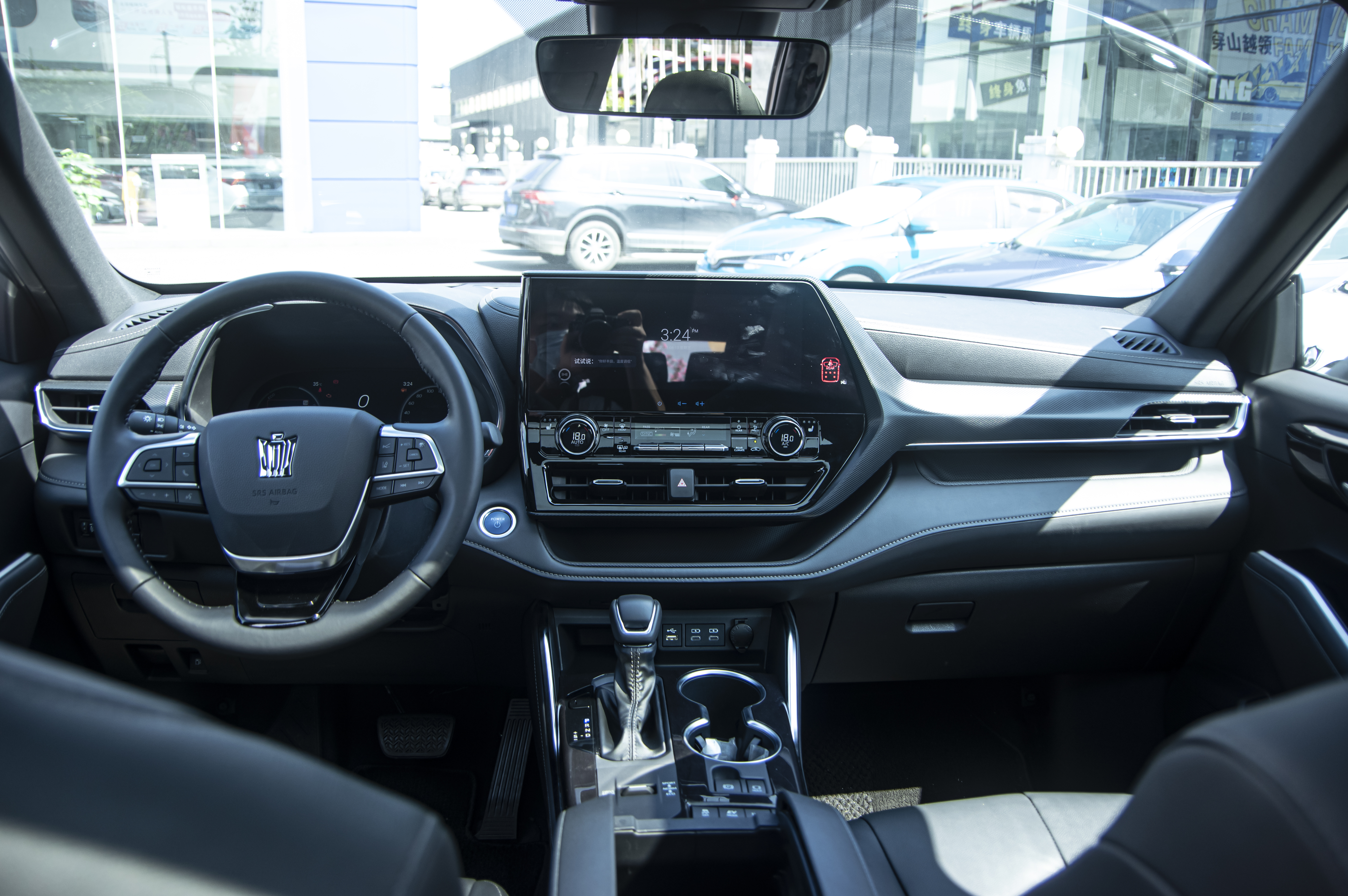 皇冠陆放银色到店实拍,皇冠陆放七座混动版2021长宽高