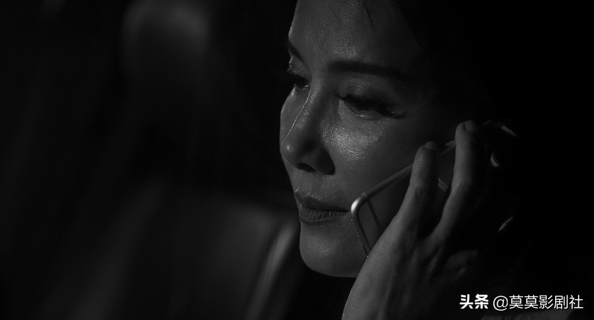 为何他眼睑低垂，是佛还是娼妓——《大佛普拉斯》的黑色幽默